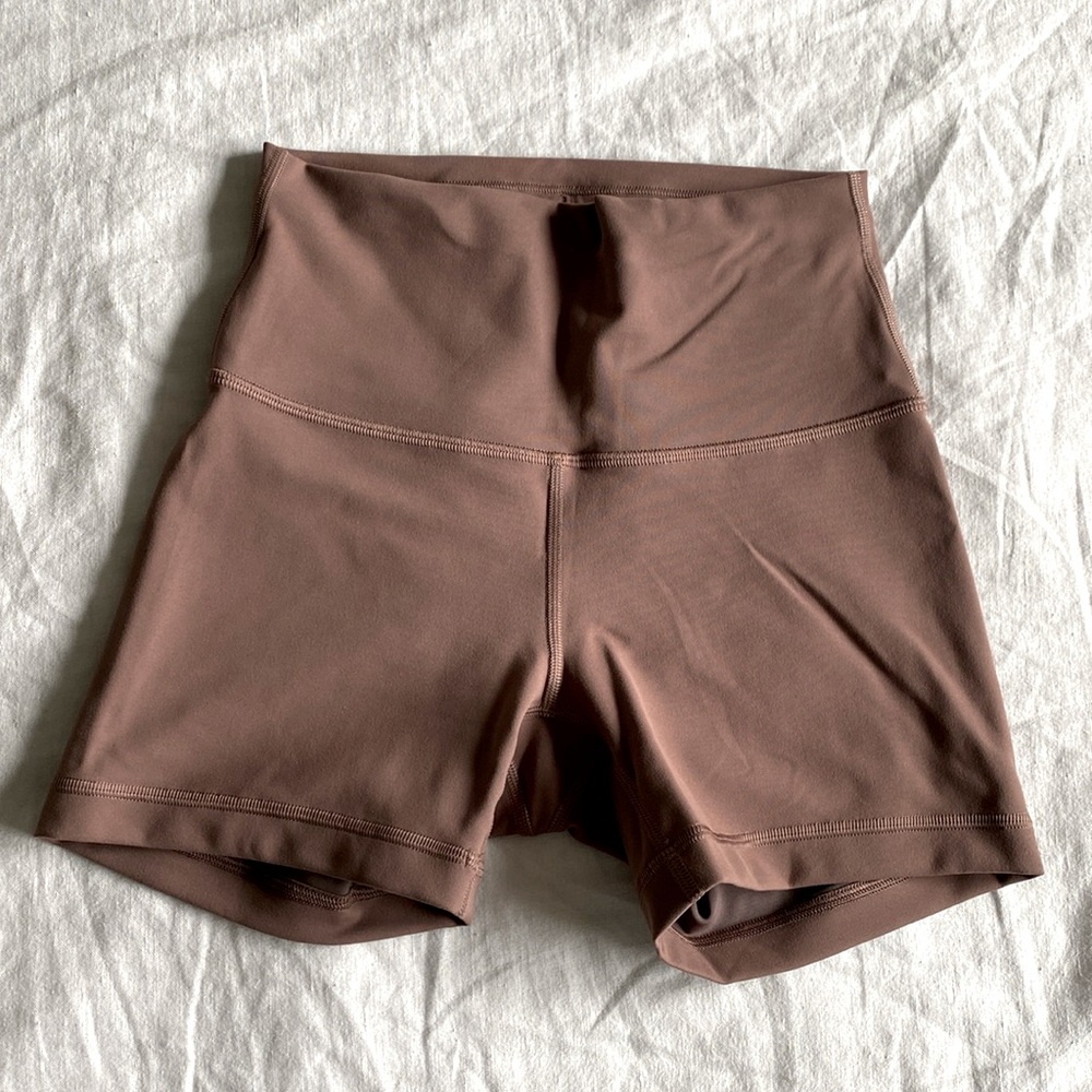 Lululemon Wunder Train 4” shorts
